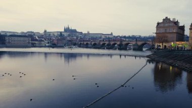 Prag Şehri 'nde Bir Kahraman Olarak Su . 