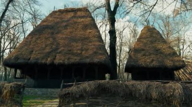 Romanya Tarihinin Eski Binaları . 