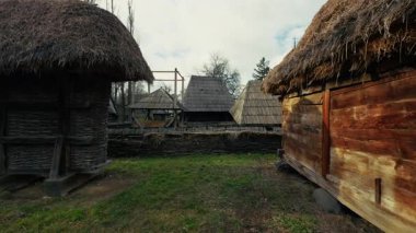 Romanya Ulusal Parkı 'ndaki Eski Tarihi Binalar . 