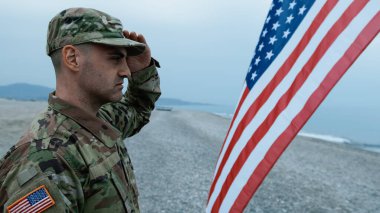 Anma Günü 'nde Asker Evden Uzakta.