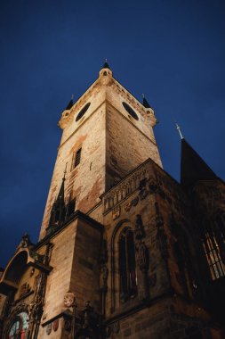 Prag 'daki Ortaçağ Kulesi' nin Işığı .