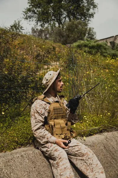 Doğadaki Askeri Operasyonda Paralı Asker.