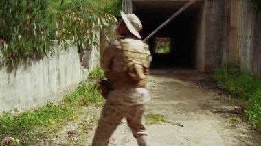 Bir dış görev sırasında harekete geçen paralı asker.. 