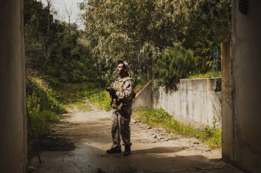 Doğadaki Askeri Operasyonda Paralı Asker.