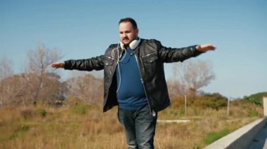 Siyah Arkaplanda Yıldız Döngüsünden Tek Işık. 