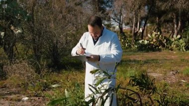 Doğadaki Bitkileri Analiz Eden Bitkiler. 