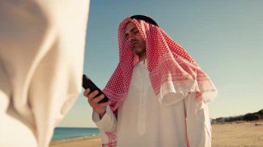 Şeyh internette haber arıyor. .