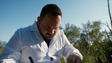 Doğadaki Bitkileri Analiz Eden Bitkiler. 