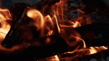 Mavi saatte sahilde şenlik ateşi