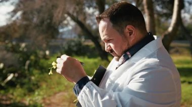 Doğadaki Bitkileri Analiz Eden Bitkiler. 