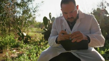 Doğadaki Bitkileri Analiz Eden Bitkiler. 