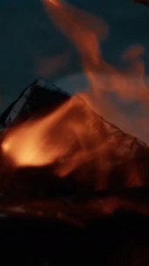 Mavi saatte sahilde şenlik ateşi