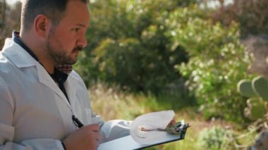 Doğadaki Bitkileri Analiz Eden Bitkiler. 