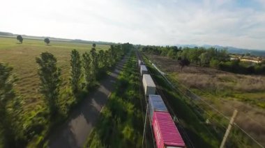Kargo Treni Taşıma Ürünleri Hızlı Havadan Hareket Ediyor . 