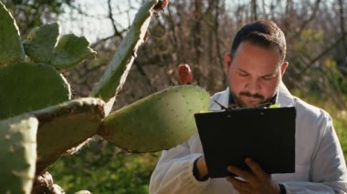 Doğadaki Bitkileri Analiz Eden Bitkiler. 