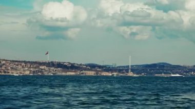 İstanbul 'da Deniz Suyu Uzakta Ufuk Çizgisi .