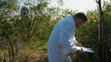 Doğadaki Bitkileri Analiz Eden Bitkiler. 