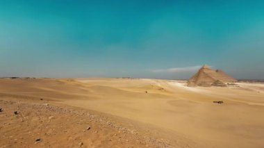 Mısır 'da Kum Panoraması Piramitleri Kuşatıyor. 