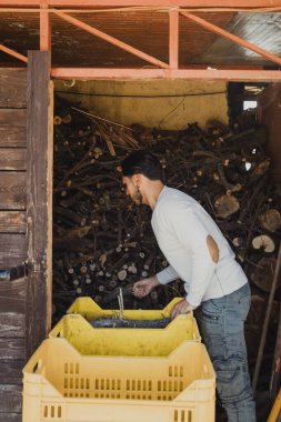 Depodan Odun Toplayan Adam.