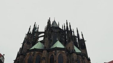 Prag 'daki Eski Şehrin Gotik Binası . 