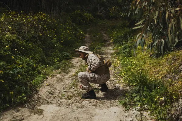 Doğadaki Askeri Operasyonda Paralı Asker.