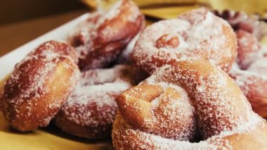 Geleneksel İtalyan Donutlarının Üzerine Şeker . 