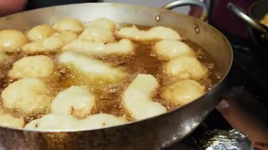 Zeppole 'un Mükemmel Aşçılığı İçin Altın Yağ. 