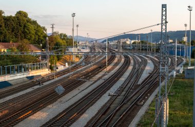 Tren istasyonundaki şube hatlarının en üst görüntüsü.