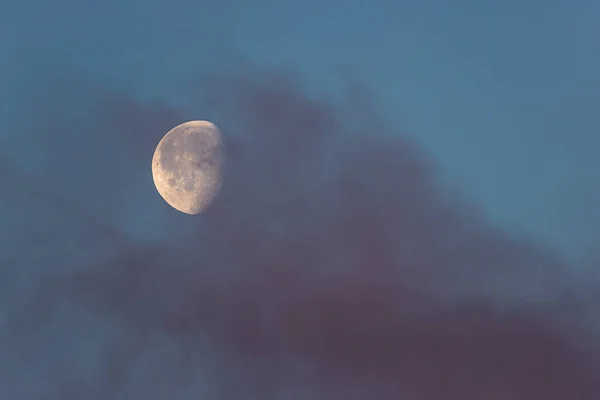 Månen Kvällshimlen Med Moln — Stockfoto