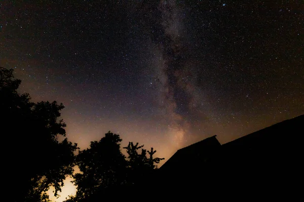 Summer Night Sky Part Milky Way Foreground Silhouette Trees Farm — Stock Photo, Image