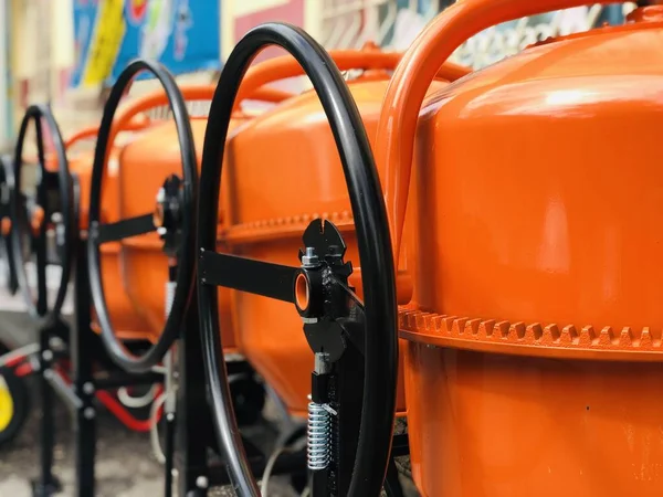 Beton harç için turuncu beton karıştırıcı. 