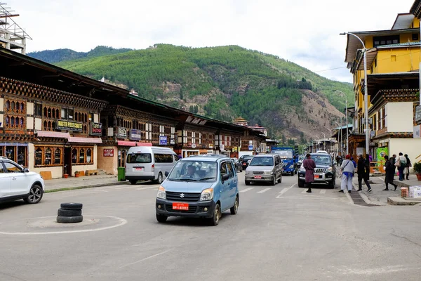 Paro, Butan - 2 Mayıs 2023 Bhutan 'daki Paro şehri zengin dekore edilmiş binaları olan geleneksel bir mimari kompleksidir.