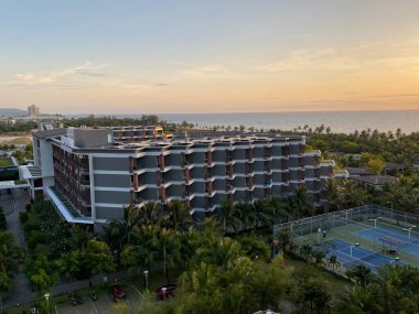 Phu Quoc, Vietnam - 1 Şubat 2022: Güney Vietnam 'daki Phu Quoc Adası' ndaki Novotel Oteli 'nin havadan görünüşü.