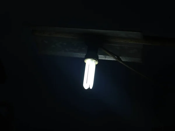 Una Luz Brillante Oscuridad Que Representa Ilustra Verdad Mal —  Fotos de Stock