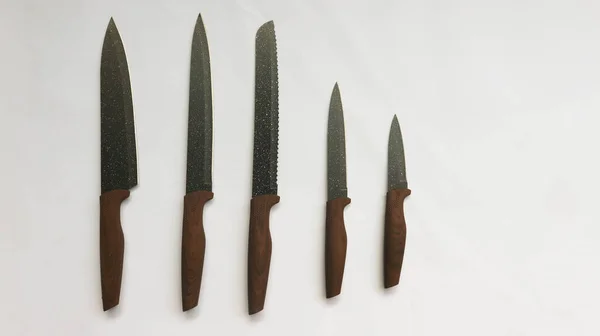 Nože Sada Ostrých Kuchyňských Nožů Různých Velikostí Různých Funkcí — Stock fotografie