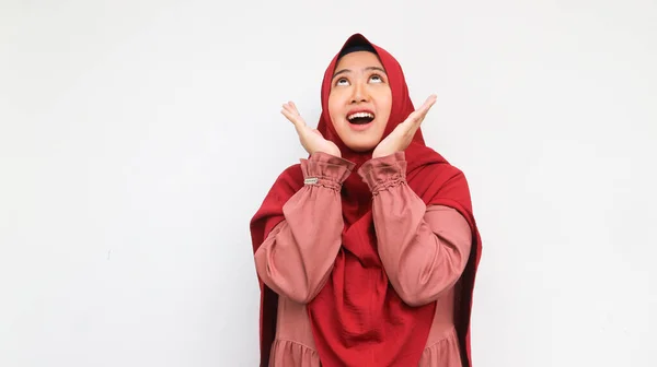 Queda Cabeça Mulher Hijab Chocado Olhando Para Cima Gritar Tiro — Fotografia de Stock