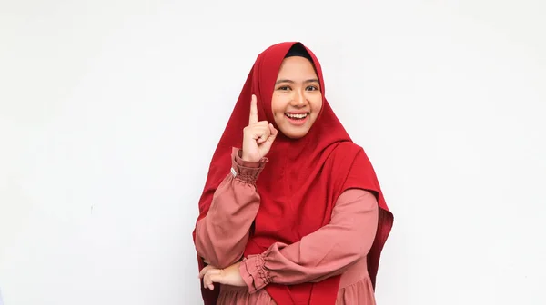 Veselý Mladý Asijské Žena Růžové Košili Ukazující Prsty Kopírovat Prostor — Stock fotografie
