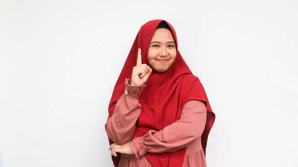 Glada Unga Asiatiska Kvinna Rosa Skjorta Pekar Fingrar Kopia Utrymme — Stockfoto