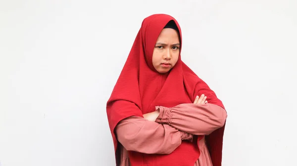 Zły Pięknej Azjatki Hidżabie Izolowane Białym Tle — Zdjęcie stockowe