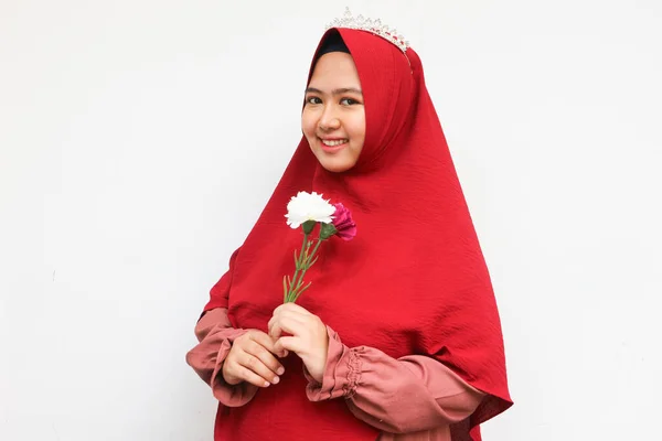 Smiling Young Asian Woman Hijab Wearing Crown Holding Two Flower — Stock Photo, Image