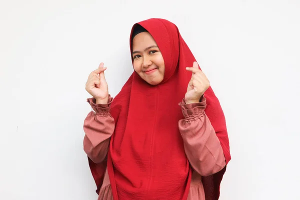 Mulher Bonita Nova Hijab Com Saranghae Gesto Mão Coreana Coração — Fotografia de Stock