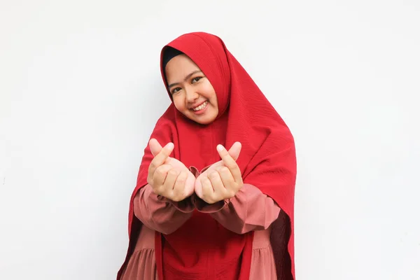Mulher Bonita Nova Hijab Com Saranghae Gesto Mão Coreana Coração — Fotografia de Stock