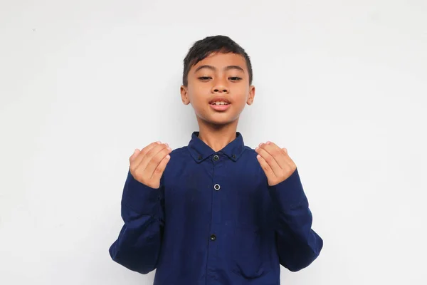 Indonéský Muslim Kluk Modlí Zvedá Ruku Náboženské Dítě Koncept — Stock fotografie