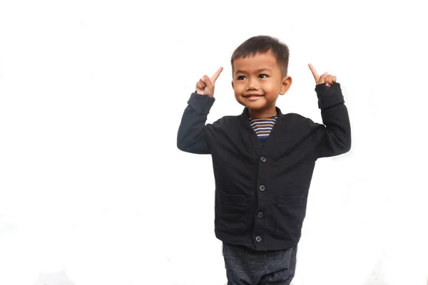 Menino Sorrindo Criança Olha Para Câmera Levantando Mãos Apontando Para — Fotografia de Stock