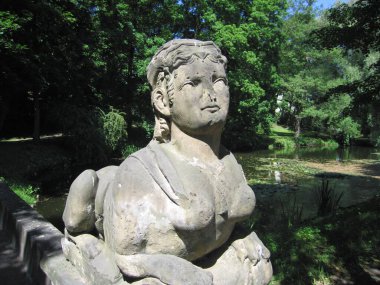 Weibliche Sphinx als Putte am Schloss Molsdorf bei Erfurt