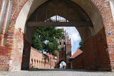 Treptower Tor im Stil der Backsteingotik, Neubrandenburgv 'da