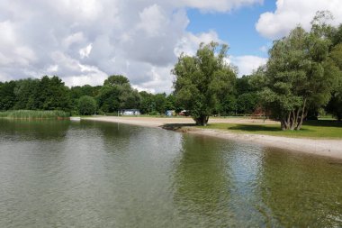 Strand am Ufer des Tollensesee in Neubrandenburg, Mecklenburg-Vorpommern