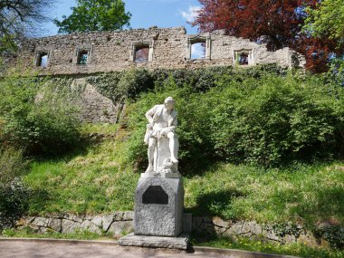 Denkmal Wiliam Shakespeare im Ilmpark im Frhling in Weimar clipart