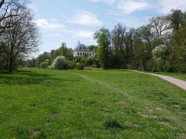 Rasen im Ilmpark von Weimar vor Rmischen Haus