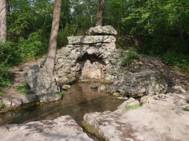 Sphinxgrotte und Karstquelle im Ilmpark in Weimar clipart